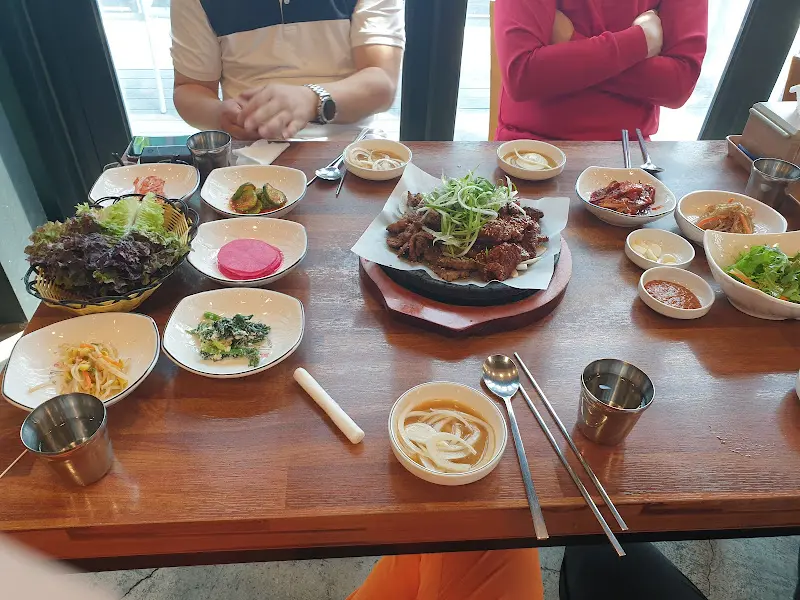 깔끔한 식당 내부