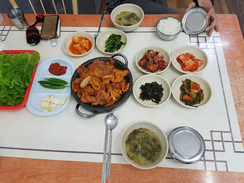 돼지주물럭 한 상 전체 사진