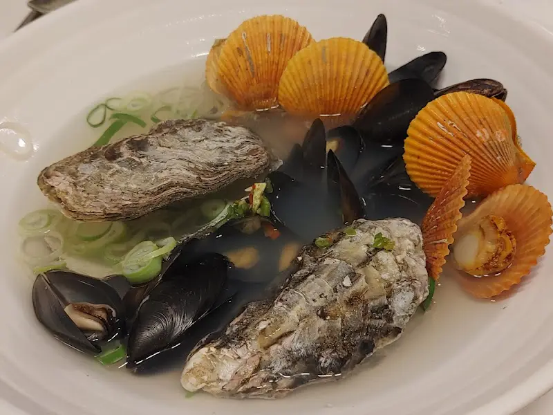 해산물이 가득한 물회