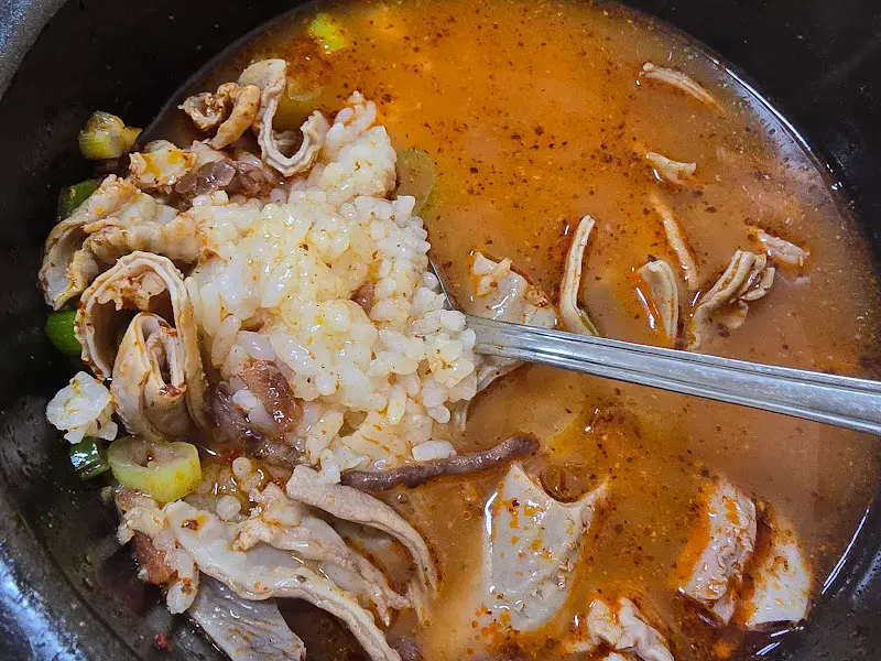 고추기름이 더해진 순대국