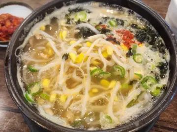 새벽을 깨우는 뜨끈한 성남 콩나물국밥 한 그릇의 위로, 이천냥하우스에서 맛보는 행복