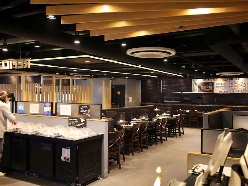 넓은 매장 내부