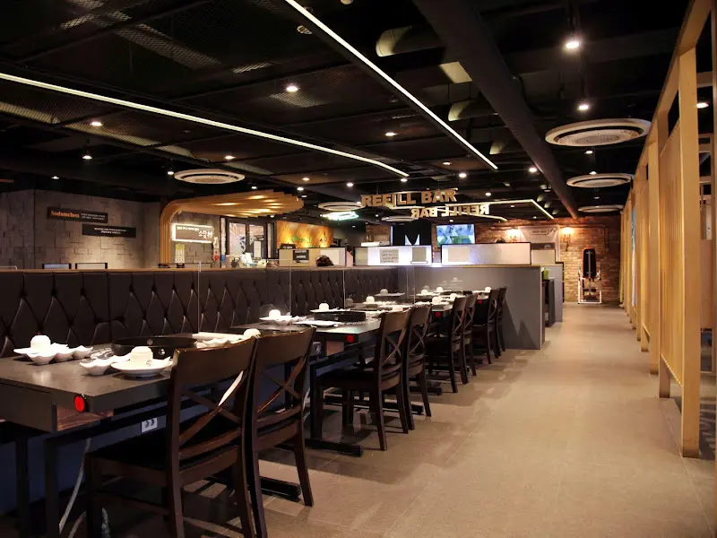 넓은 매장 내부