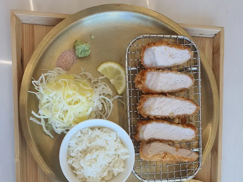 돈까스 정식 한 상 차림