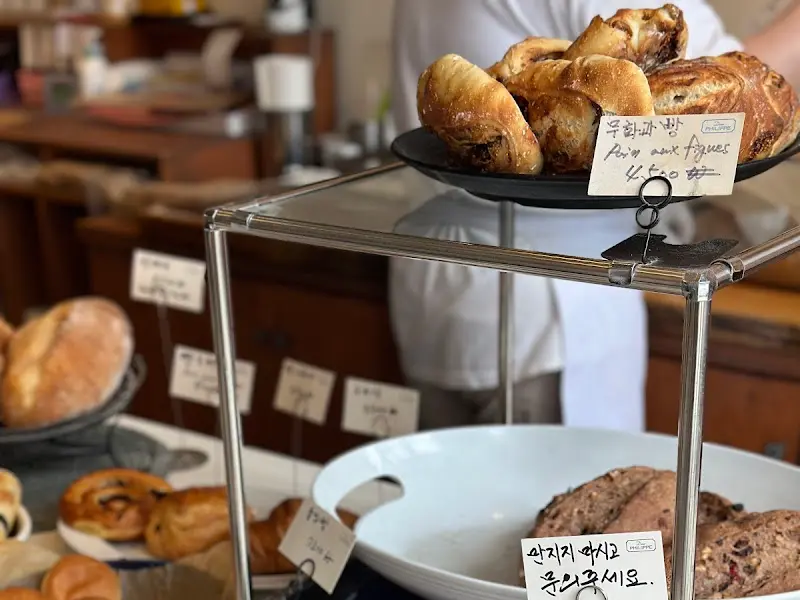 디어필립 빵 진열대