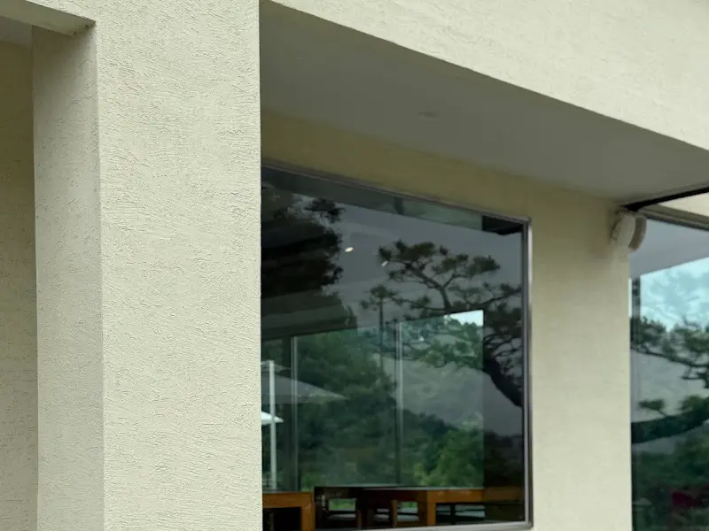 카페 건물 외관