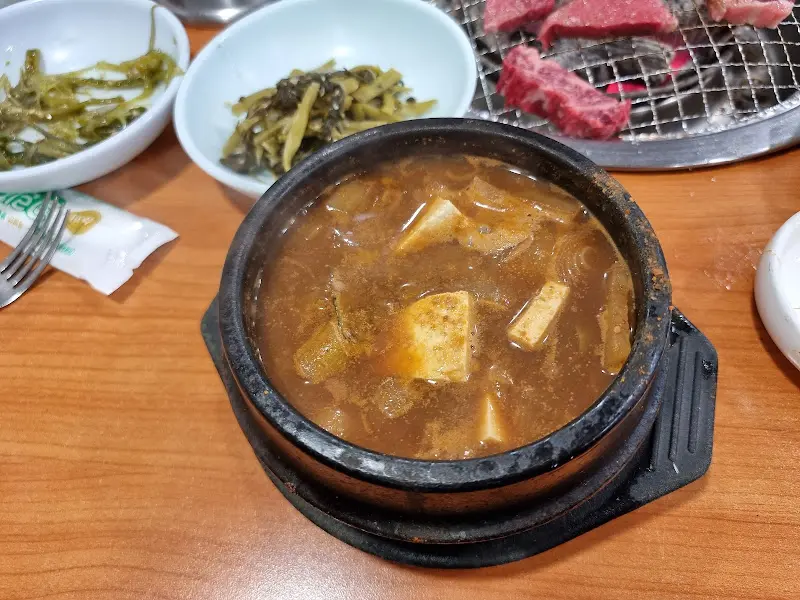 깊고 진한 맛이 느껴지는 된장찌개