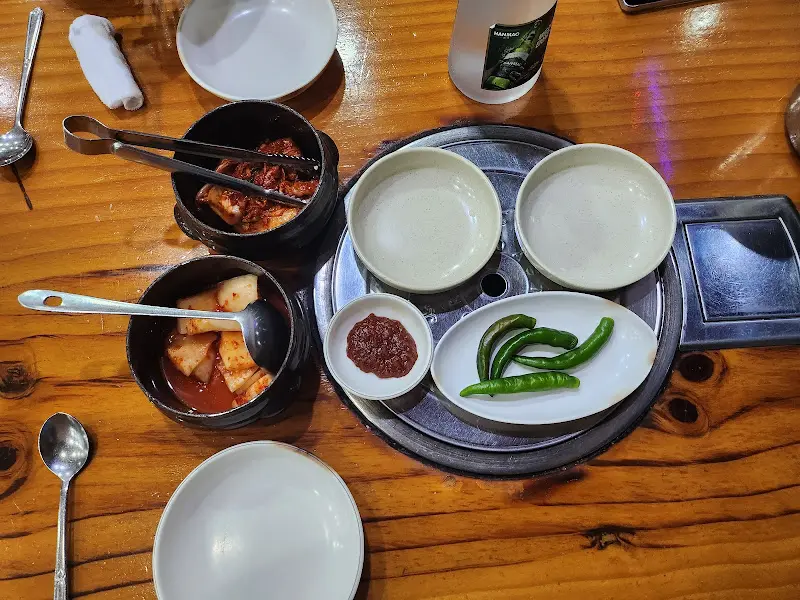 진미감자탕 기본 반찬 세팅