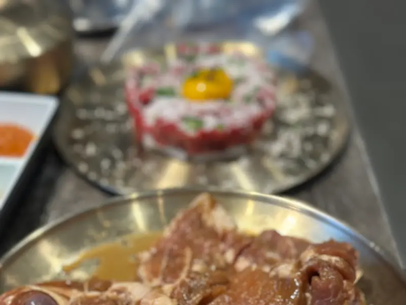 육회와 돼지갈비