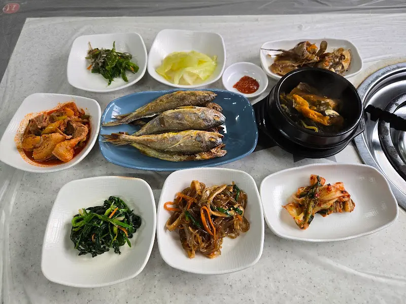 서우식당의 푸짐한 밑반찬