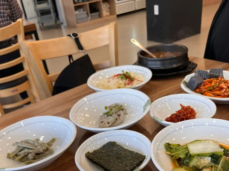 정갈하게 차려진 한상차림