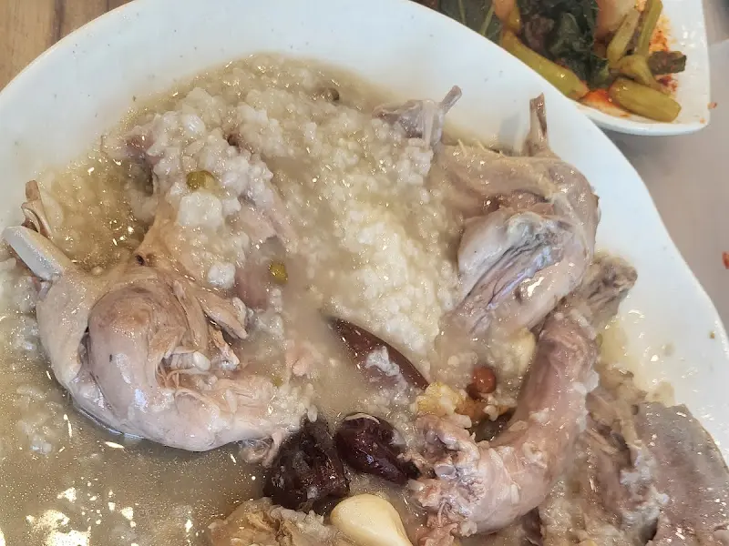 산촌누룽지백숙 야외 테이블