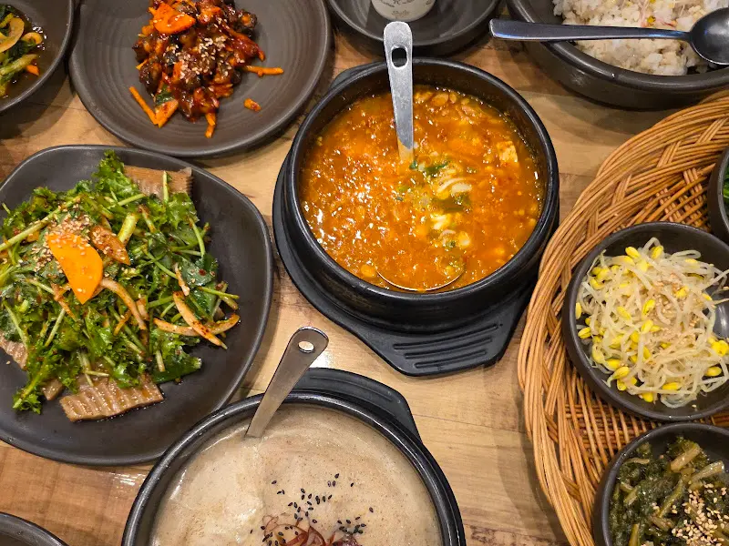 정갈하게 차려진 보릿고개의 한 상 차림