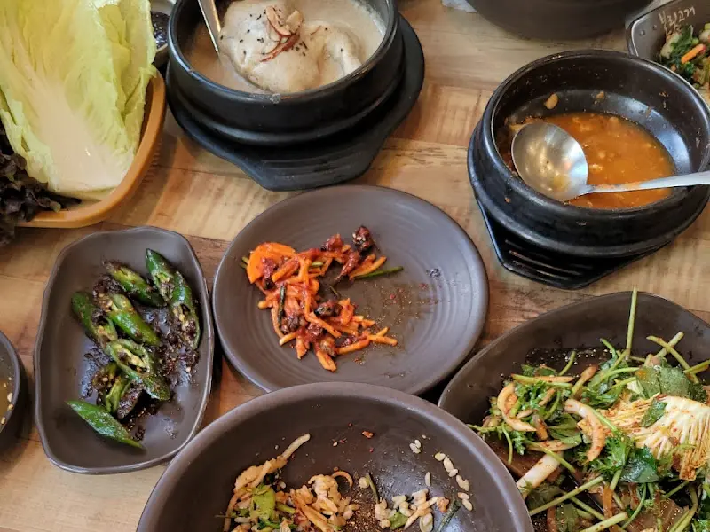 고소한 풍미가 일품인 들깨 백숙