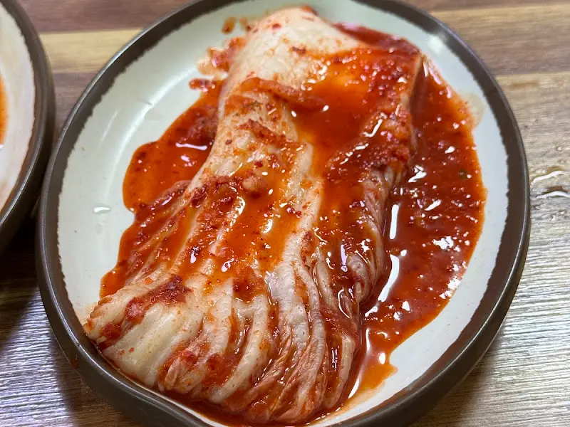 큼지막하게 썰어낸 배추김치