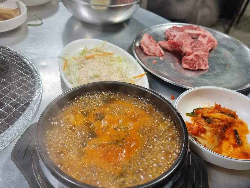 된장찌개와 밑반찬