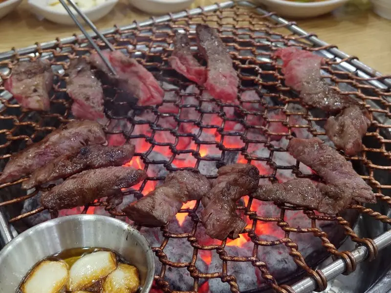 숯불 위에 익어가는 등심