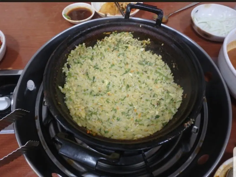 냄비 가득 볶음밥