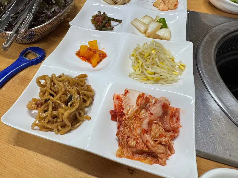 미경식당 밑반찬