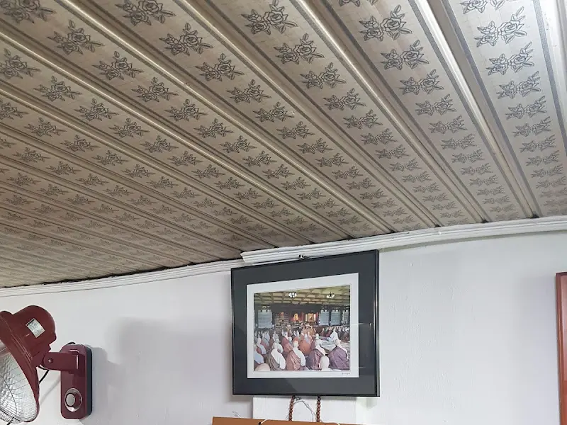 세월의 흔적이 느껴지는 천장