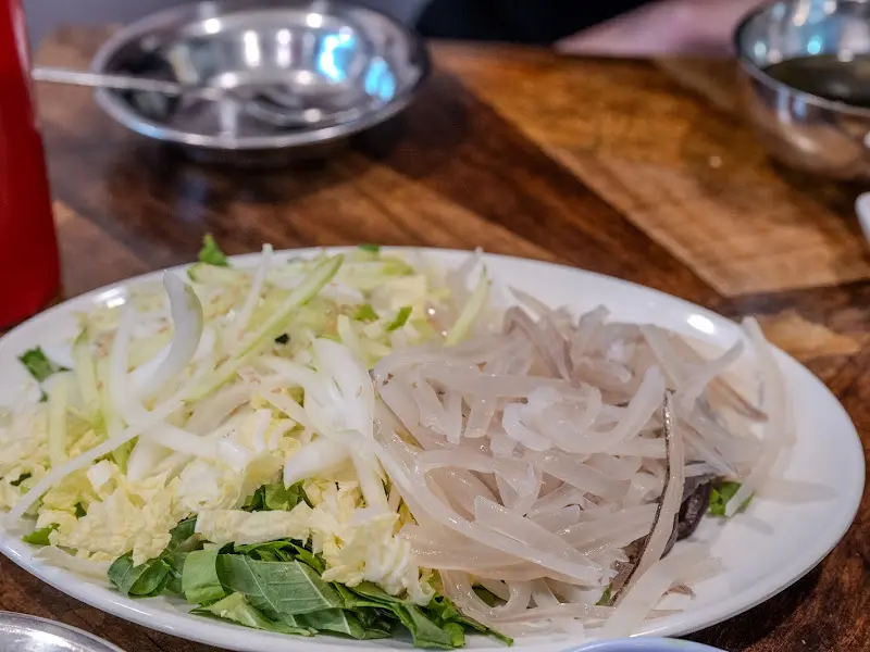 오징어회와 채소