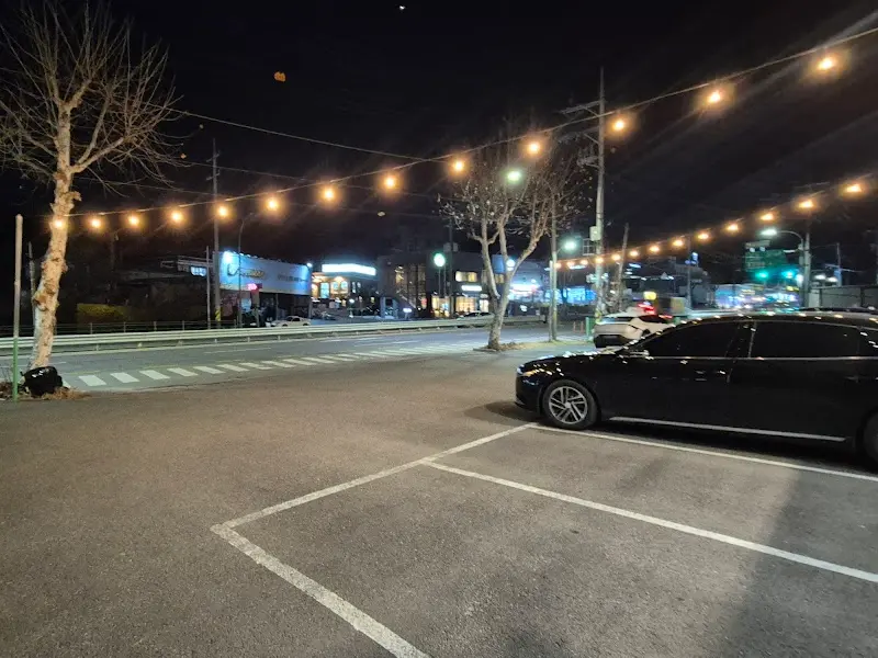 매장 외부 야경