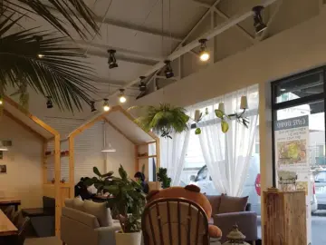 싱싱한 샐러드가 맛있는 부산대 혼밥 맛집, 드브로솔에서 건강 챙기기!