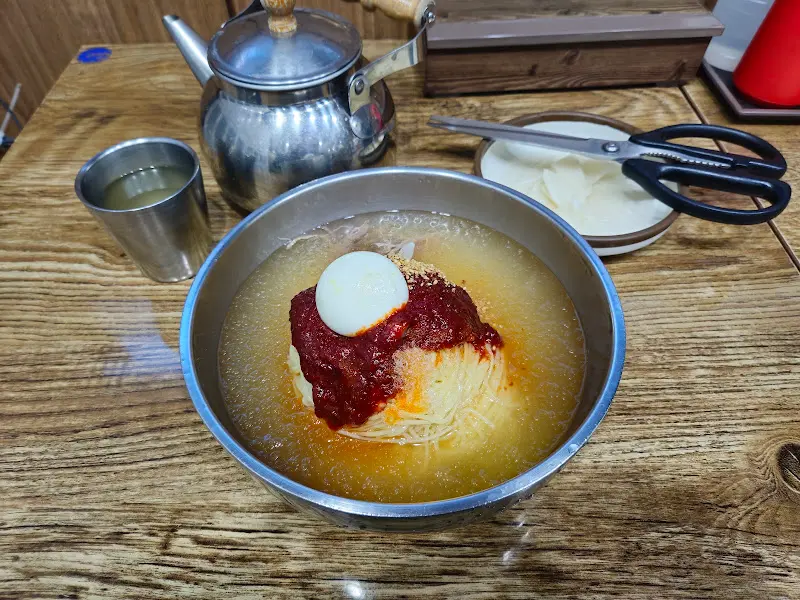 국제밀면 테이블 세팅