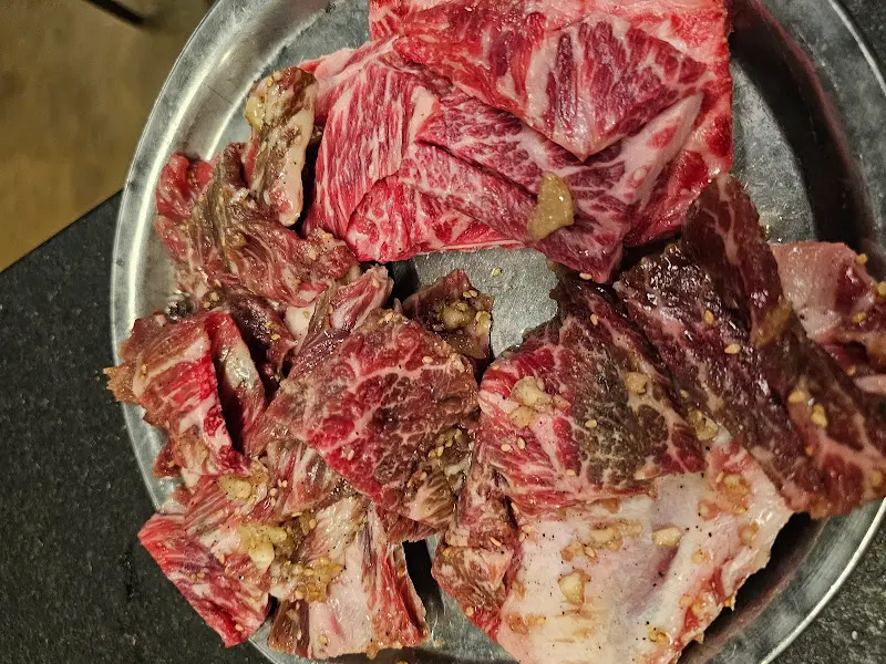 윤기가 흐르는 갈비