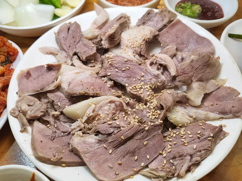 수육에 찍어 먹으면 환상적인 맛을 자랑하는 새우젓