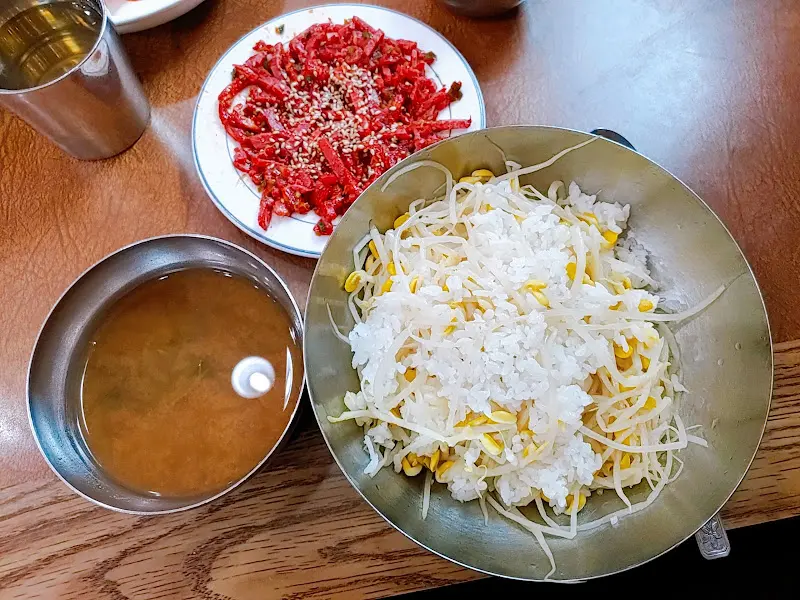 콩나물밥과 육회