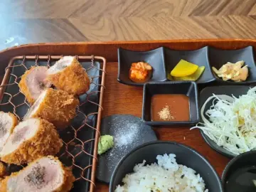 침샘 폭발! 부산 서구 돈까스, 힙스터들의 성지 ‘섬세한 카츠’ 맛집 순례기