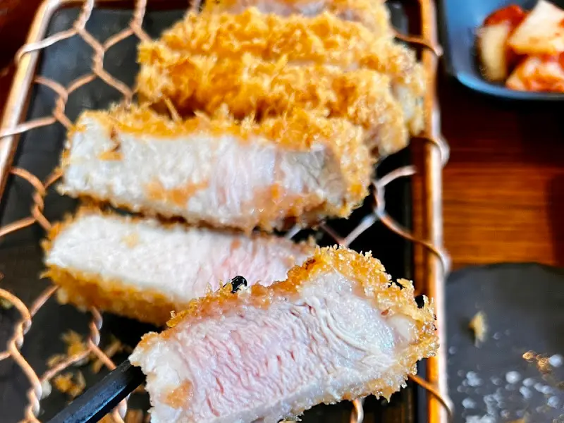 섬세한 카츠의 환상적인 단면