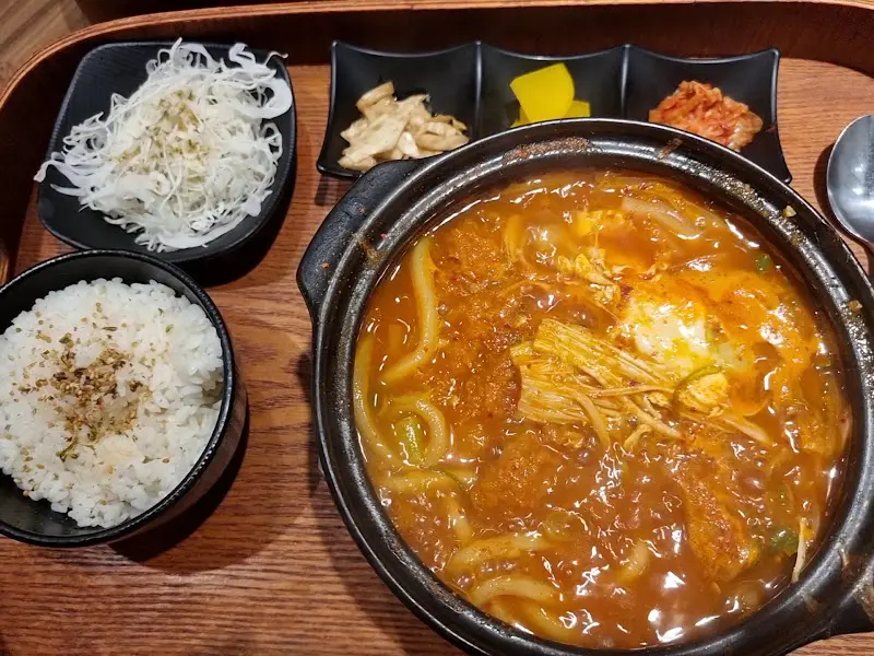 섬세한 카츠의 뚝배기 카츠 정식