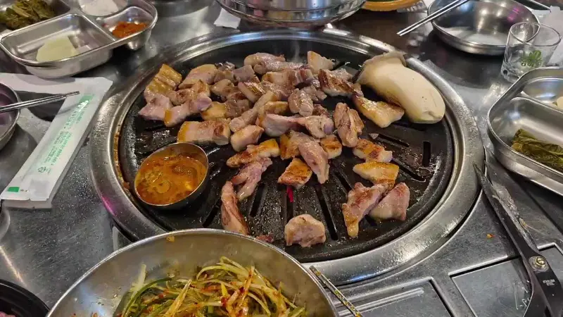 노릇하게 구워진 고기