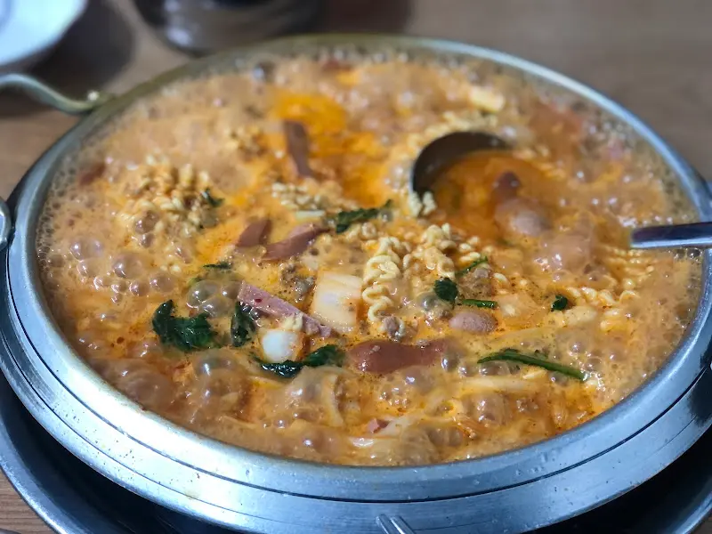 푸짐한 부대찌개