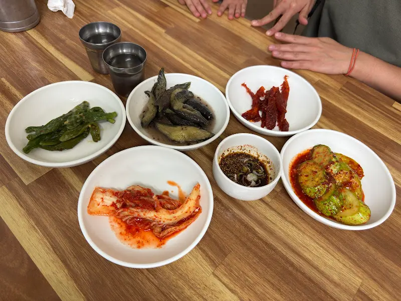 정갈하게 차려진 밑반찬