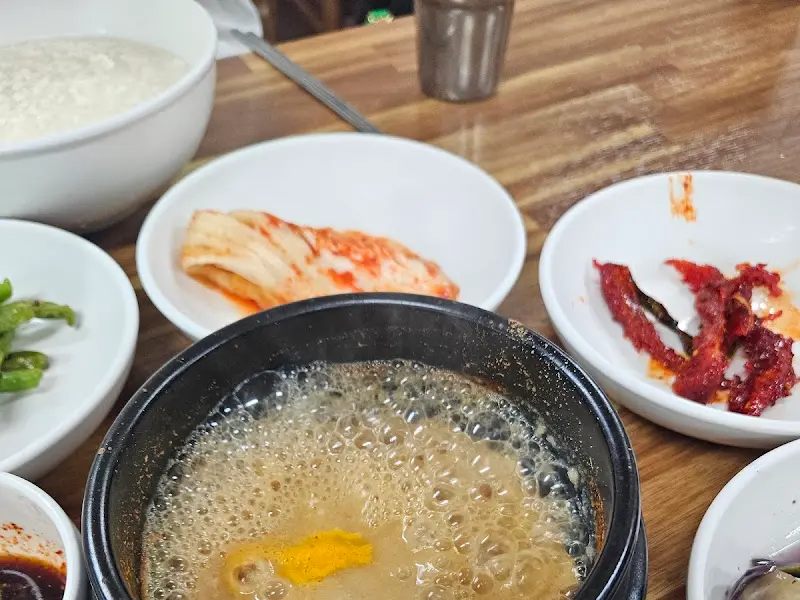 보글보글 끓는 콩비지찌개