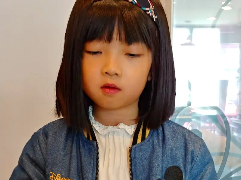 쿠키 만들기 체험하는 아이