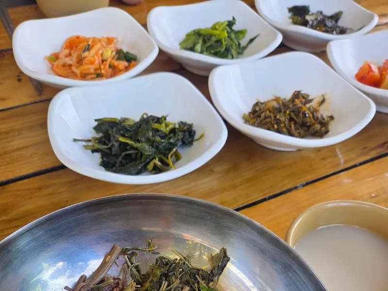 산채비빔밥과 반찬