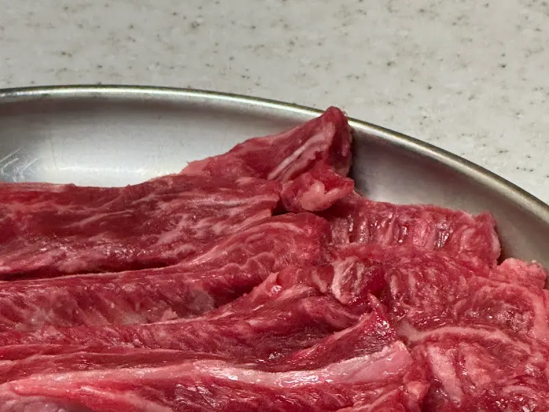 잘 구워진 소고기