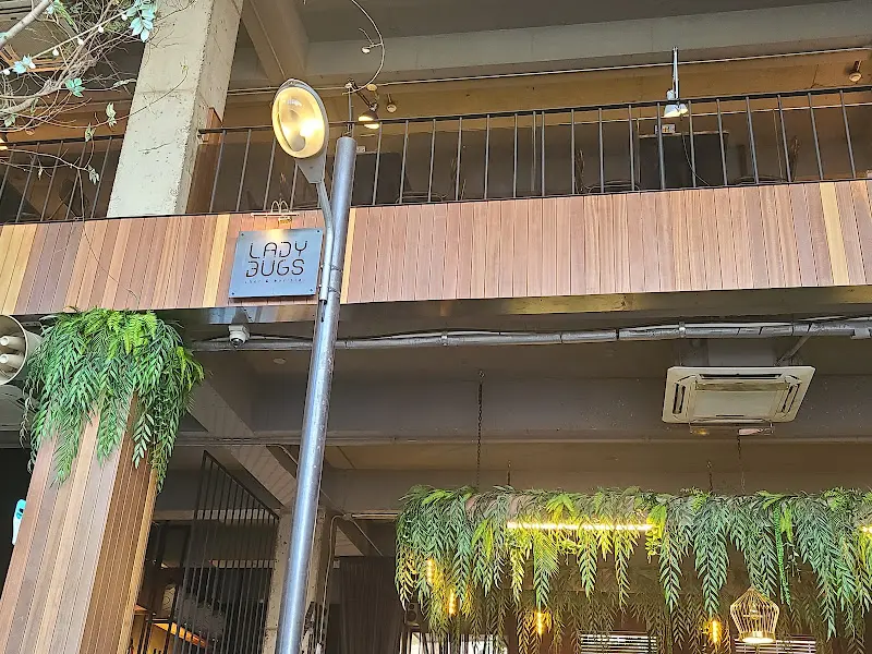 레이디벅스 간판