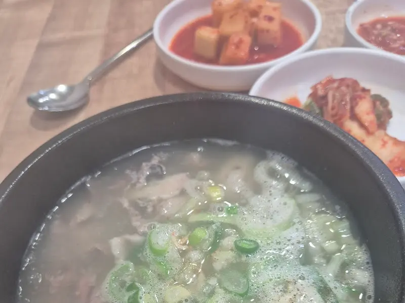 돼지국밥과 반찬