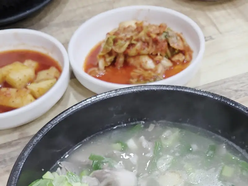 돼지국밥 근접샷
