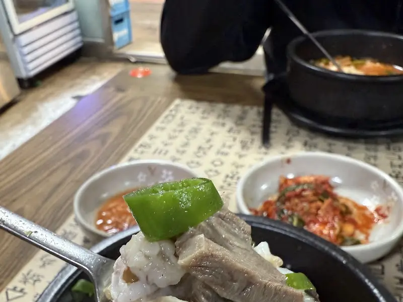 돼지국밥 한 상 차림