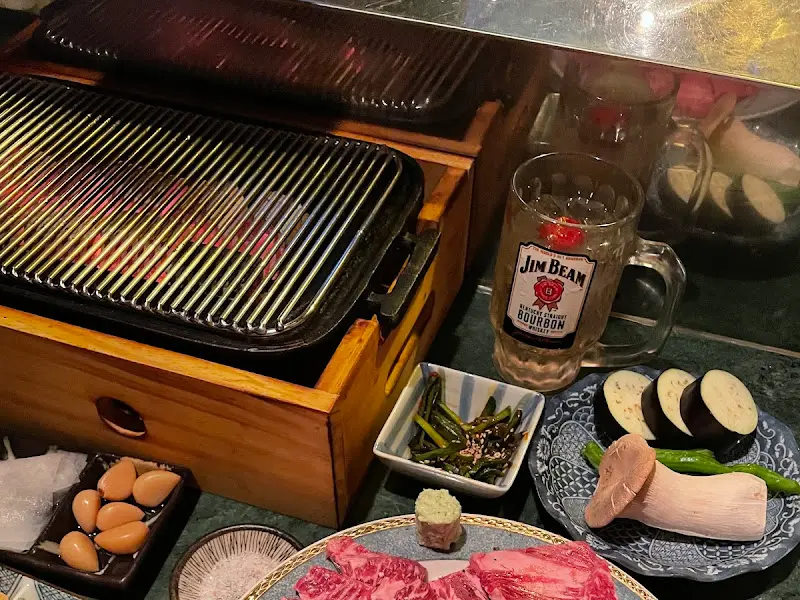 개인 화로와 정갈하게 담긴 소고기