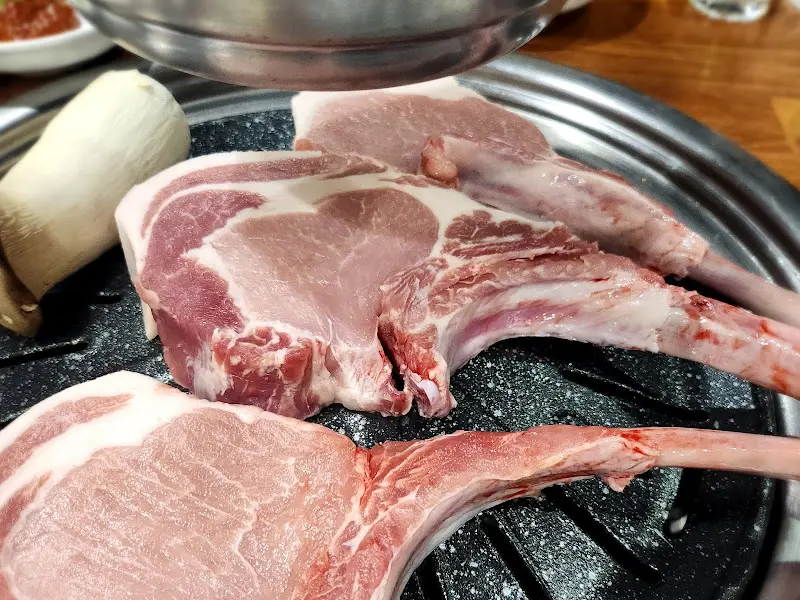 굽기 전 생갈비의 모습