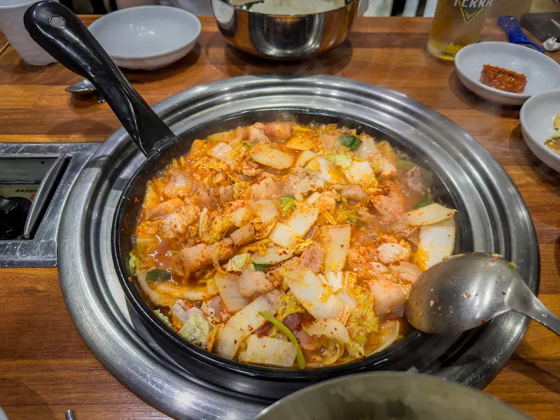 보글보글 끓고 있는 돼지찌개