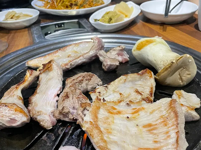 다 익은 돼지 고기