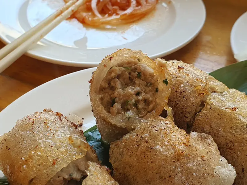 한입 베어 문 짜조의 단면